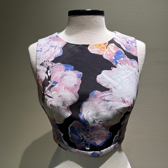 Finders Keepers Tops - Finders Keepers Path of Rhythm Sleeveless Crop Top